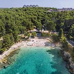 M&R Studio, Beach And Town!